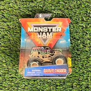 NIB 2020 Monster Jam Spin Master Grave Digger 1:64 Scale Series 10 Truck DieCast